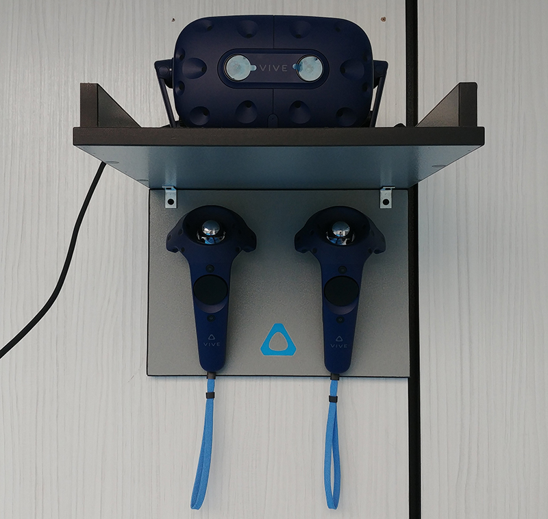 Oculus Rift (left) and HTC Vive (right) VR headsets