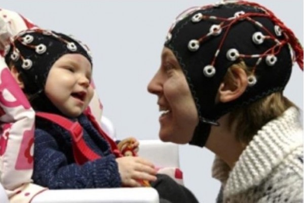 Parents' brain activity 'echoes' their infant's brain activity when they play together