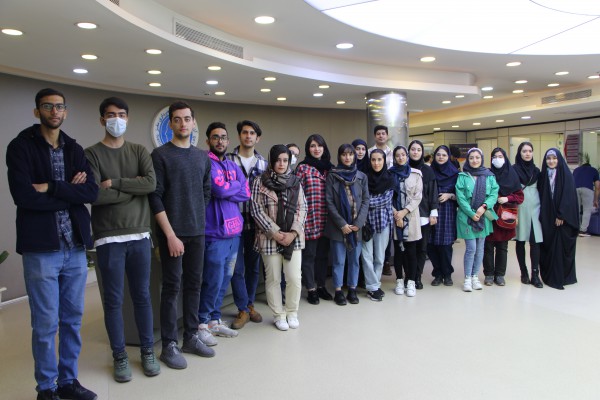 بازدید 16 نفر از شرکت کنندگان اردوی مغز و شناخت از آزمایشگاه ملی نقشه برداری مغز 