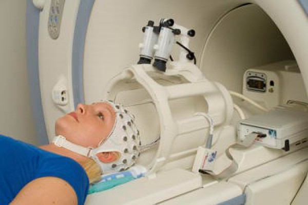 مکان‌ یابی کانون‌ های صرعی محدود شده در بیماران صرعی با کانون ‌های نامشخص یا چند کانونی از طریق روش مولفه  بیس  EEG-Fmri 
