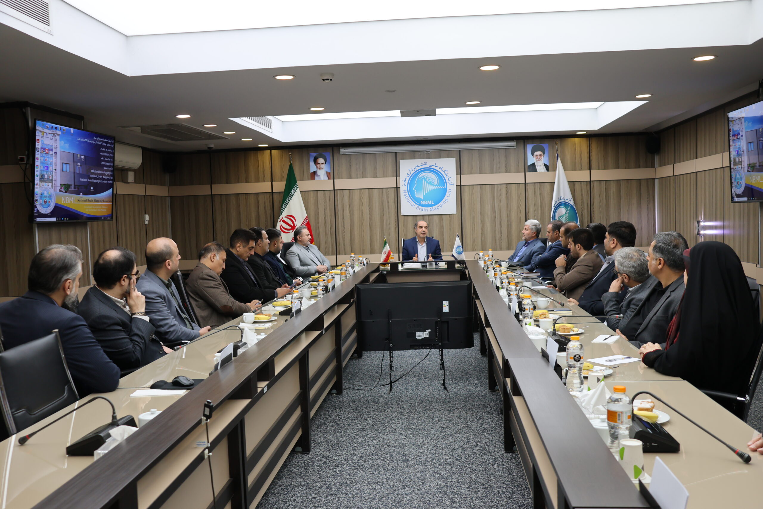Read more about the article بازدید اعضای مجمع تشخیص مصلحت نظام از آزمایشگاه ملی نقشه‌برداری مغز